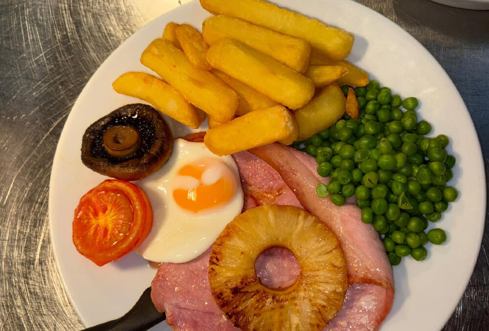 Dine With Us Image 6 | Tudor Arms - Slimbridge, Gloucestershire