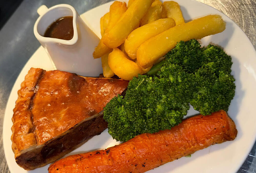 Dine With Us Image 16 | Tudor Arms - Slimbridge, Gloucestershire