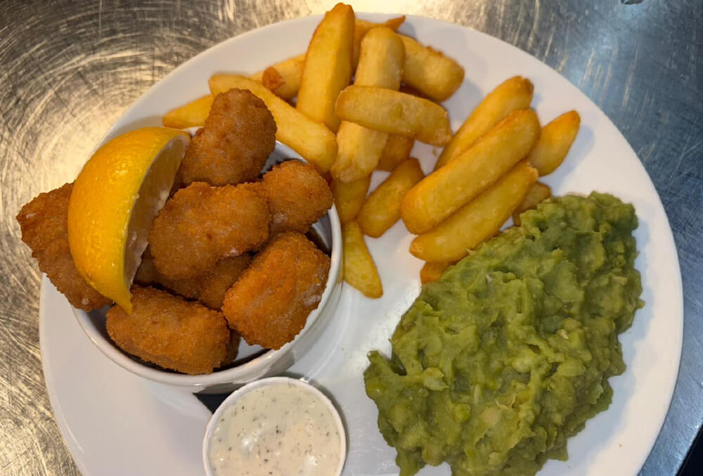 Dine With Us Image 17 | Tudor Arms - Slimbridge, Gloucestershire