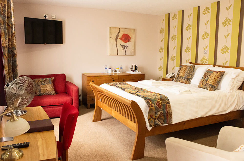 Stay With Us Image 1 | Tudor Arms - Slimbridge, Gloucestershire